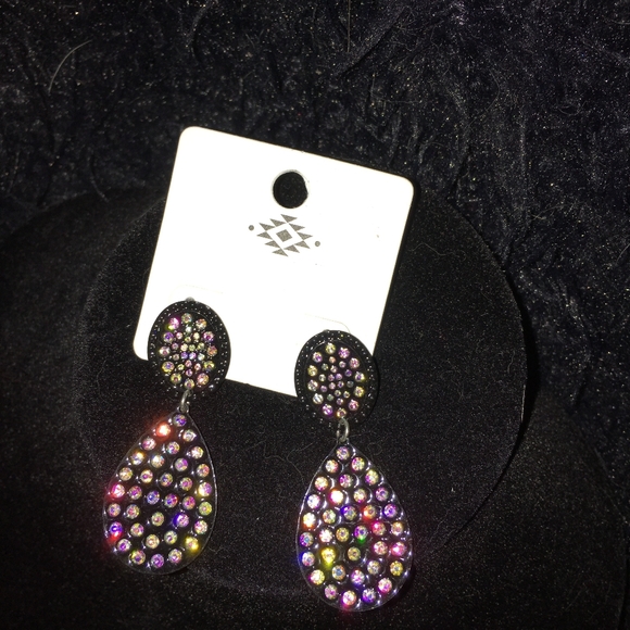 Earrings - Picture 2 of 3